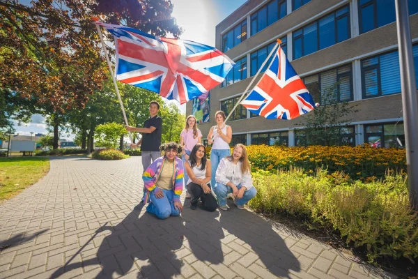 Decoration Brugklassers over tweetalig onderwijs